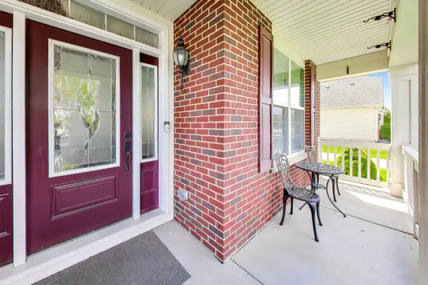 8880 Pearsall DR, Huntley, IL 60142