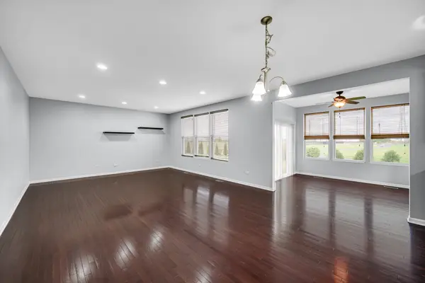 4323 FRASER CIR, Naperville, IL 60564