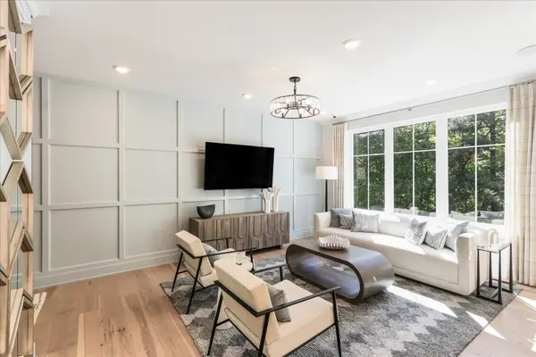 2076 Iron Ridge LN, Naperville, IL 60563