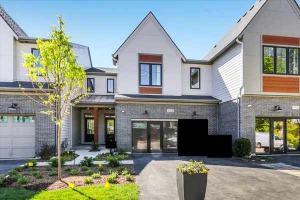 2076 Iron Ridge LN, Naperville, IL 60563