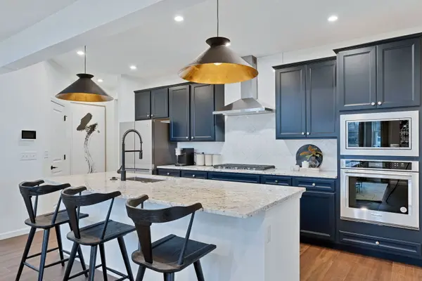 6216 Sandbelt DR #22002, Woodridge, IL 60517