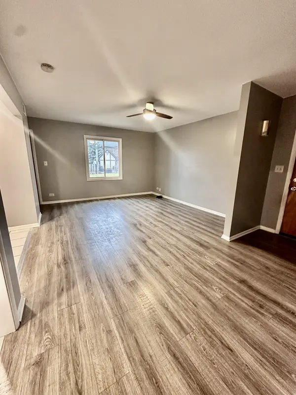 1702 W Oakton ST, Arlington Heights, IL 60004