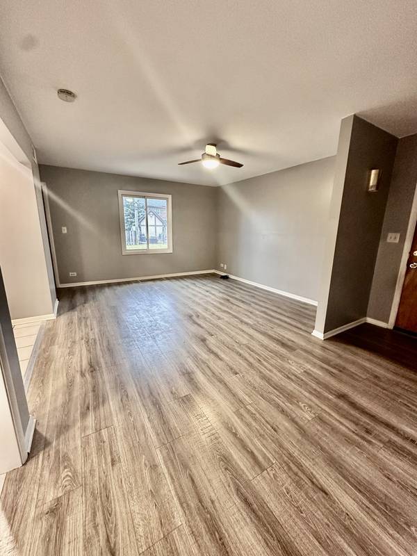 1702 W Oakton ST, Arlington Heights, IL 60004
