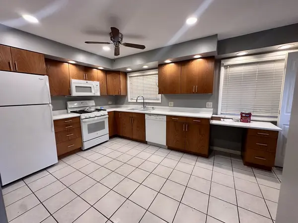 1702 W Oakton ST, Arlington Heights, IL 60004