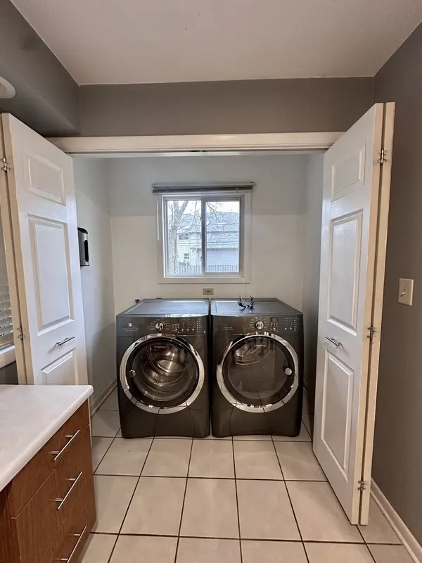 1702 W Oakton ST, Arlington Heights, IL 60004
