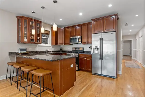 1517 N Bosworth AVE #1, Chicago, IL 60642