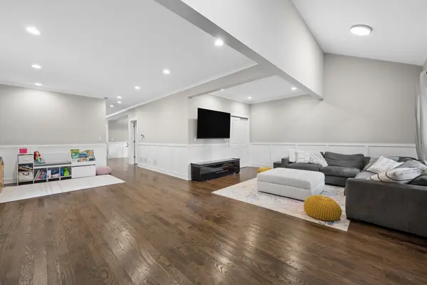 6028 N Newburg AVE, Chicago, IL 60631