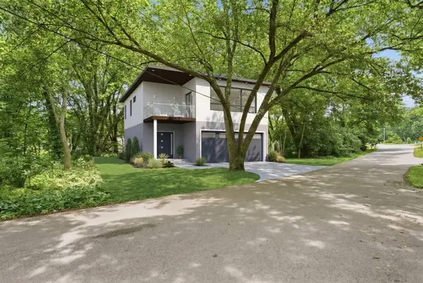 24017 N VALLEY RD, Lake Zurich, IL 60047