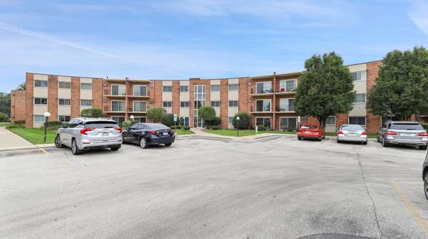 9724 S Karlov AVE #207, Oak Lawn, IL 60453