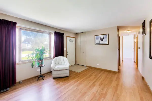 18559 W Karen LN, Gurnee, IL 60031