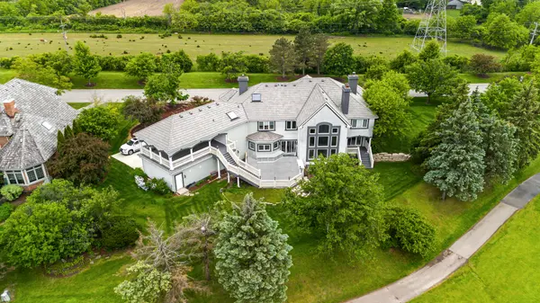 2 Ruffled Feathers DR, Lemont, IL 60439