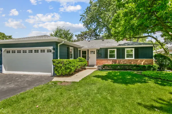 145 Walton ST, Barrington, IL 60010
