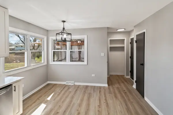 6151 Victoria DR, Oak Forest, IL 60452