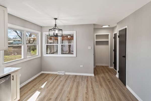 6151 Victoria DR, Oak Forest, IL 60452