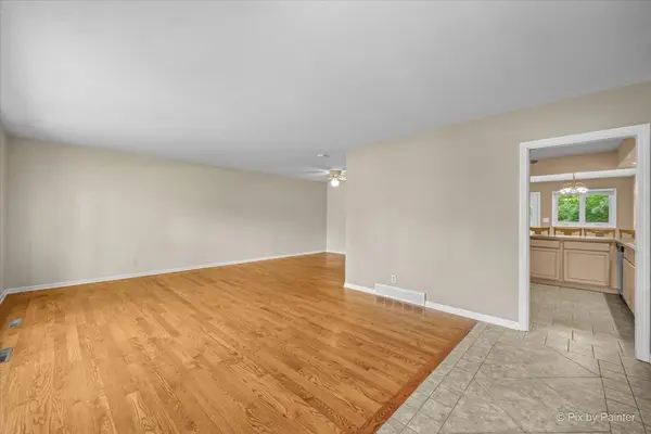 132 Scott DR, East Dundee, IL 60118