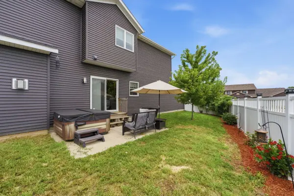 1678 Olde Brandy LN, Davenport, IA 52807