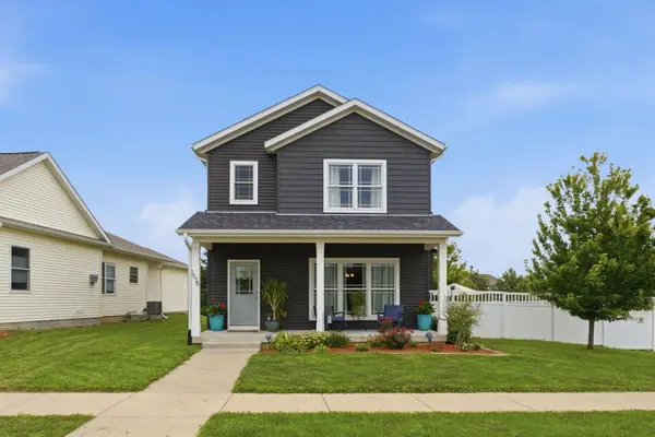 1678 Olde Brandy LN, Davenport, IA 52807