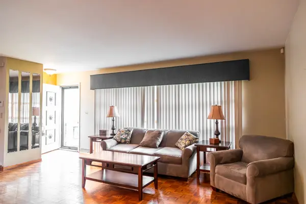 400 S Mount Prospect RD, Mount Prospect, IL 60056