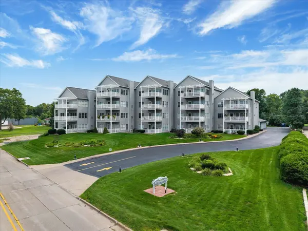 4412 River DR #402, Moline, IL 61265