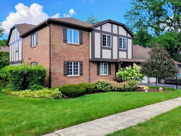 218 Brookside LN #B, Willowbrook, IL 60527