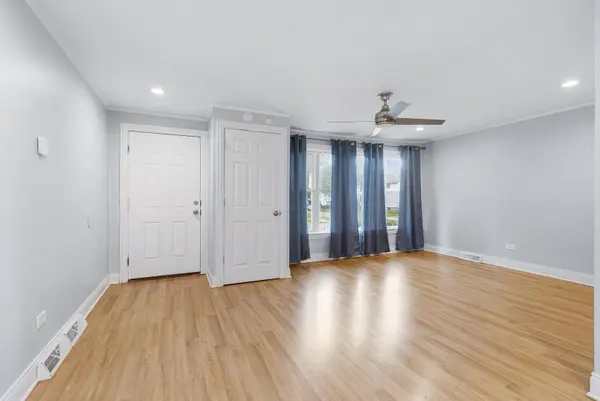 1402 E 76th ST, Chicago, IL 60619