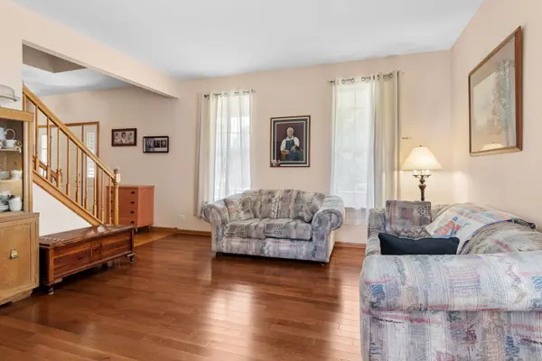 3084 Savannah DR, Aurora, IL 60502