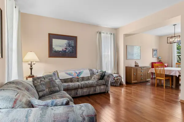 3084 Savannah DR, Aurora, IL 60502
