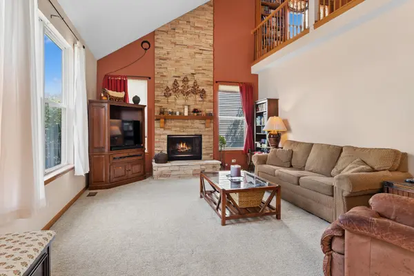 3084 Savannah DR, Aurora, IL 60502