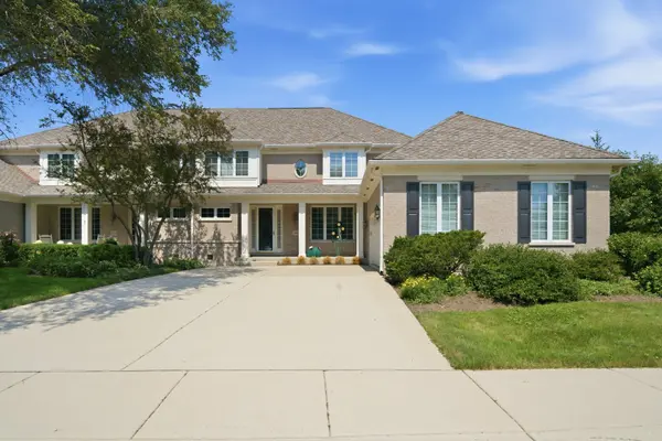 2004 Claridge CT, Northbrook, IL 60062