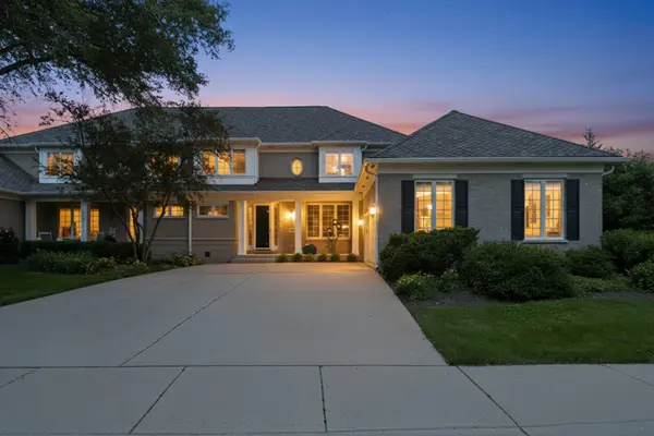 2004 Claridge CT, Northbrook, IL 60062