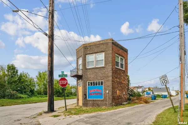 1365 1/2 13TH AVE, East Moline, IL 61244