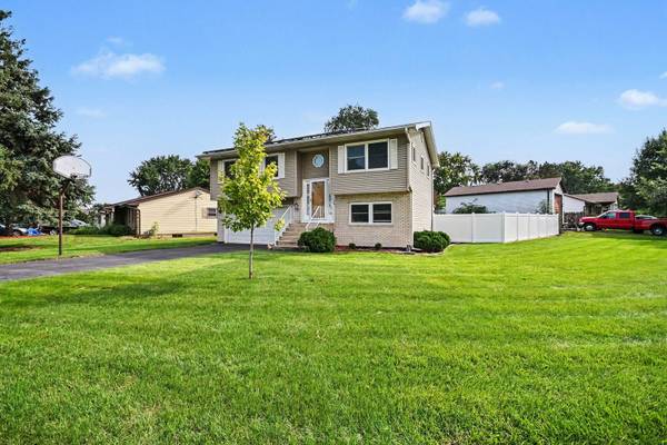 136 Augusta RD, Oswego, IL 60543