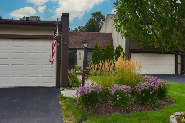 8 Westwood DR, Indian Head Park, IL 60525