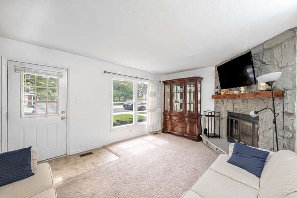 2110 STANLEY CT, Schaumburg, IL 60194