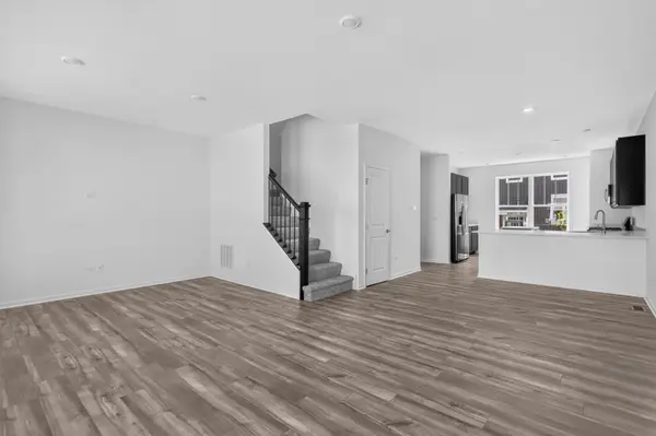 519 Red Oak CIR, Volo, IL 60020