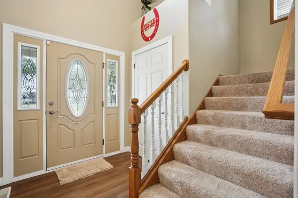 8 BUFFALO CT, Leclaire, IA 52753