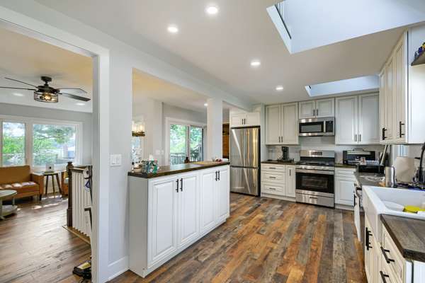 4615 W Lake Shore DR, Wonder Lake, IL 60097