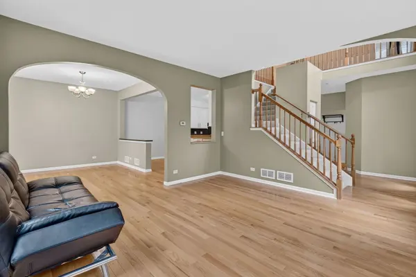 10S447 Carrington CIR, Burr Ridge, IL 60527