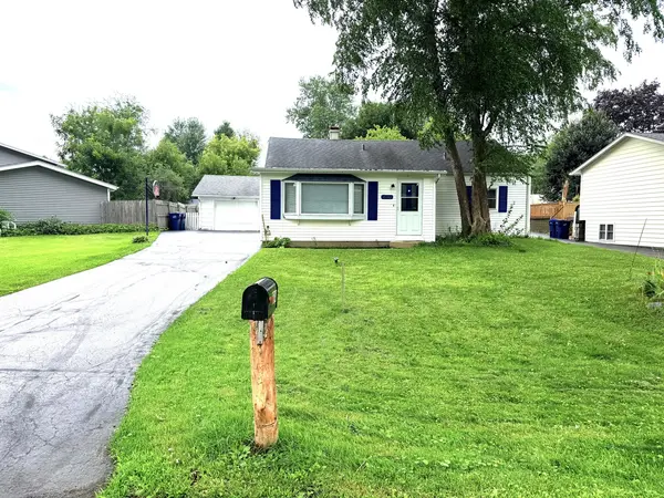 18148 W Valley DR, Grayslake, IL 60030