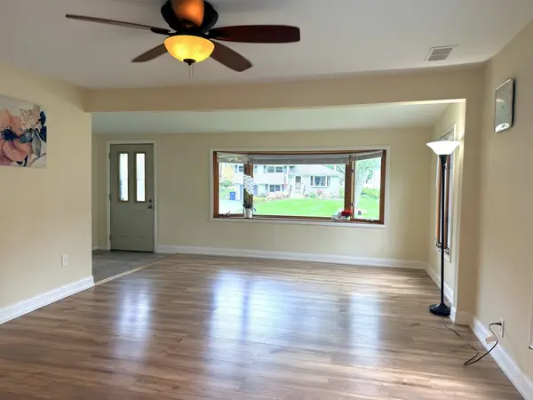 18148 W Valley DR, Grayslake, IL 60030