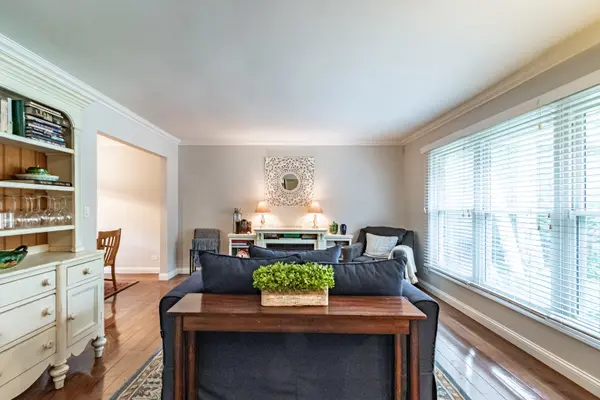 6 S DEERPATH DR, Vernon Hills, IL 60061