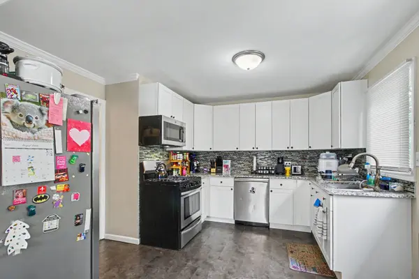 426 Redwing DR, Round Lake Beach, IL 60073