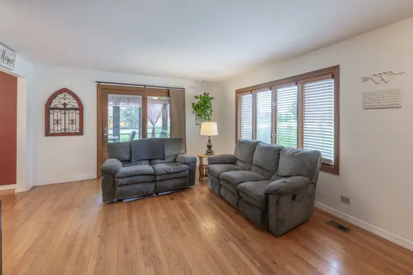 24940 W 103rd ST, Naperville, IL 60564