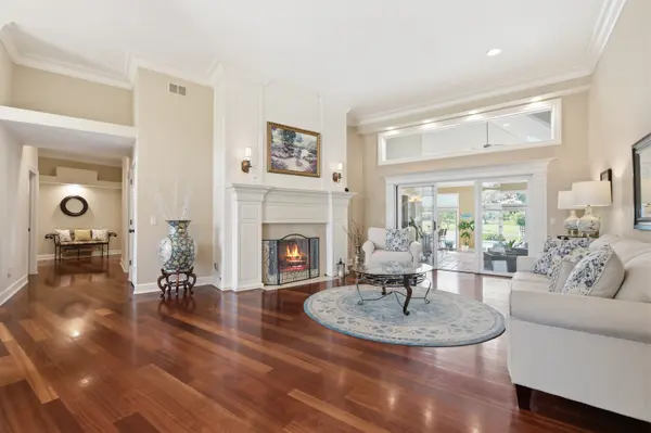 4202 Royal Fox DR, St. Charles, IL 60174
