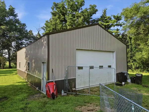 10464 Two Mile RD, Thomson, IL 61285