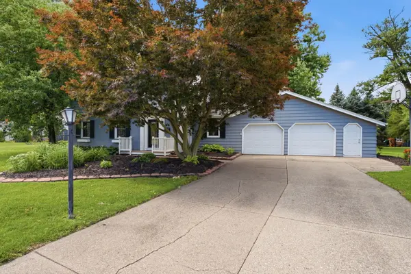 17 Sunset CIR, Bettendorf, IA 52722