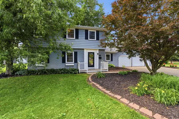 17 Sunset CIR, Bettendorf, IA 52722