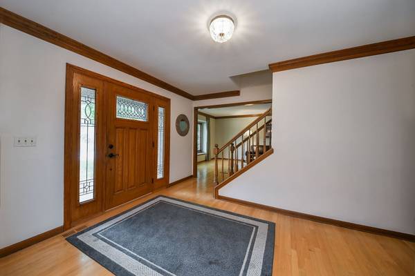 2324 Kalamazoo DR, Naperville, IL 60565