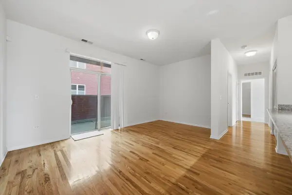 318 E 25th PL #2E, Chicago, IL 60616