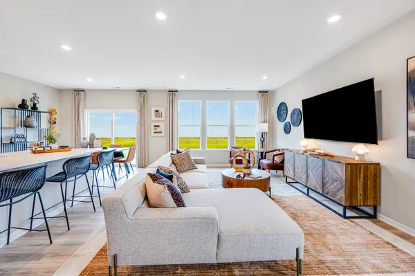 1004 Shagbark LN, West Dundee, IL 60118